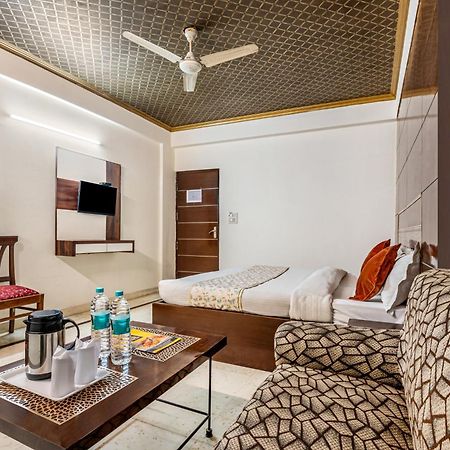 Hotel Nice Palace Delhi  Bagian luar foto
