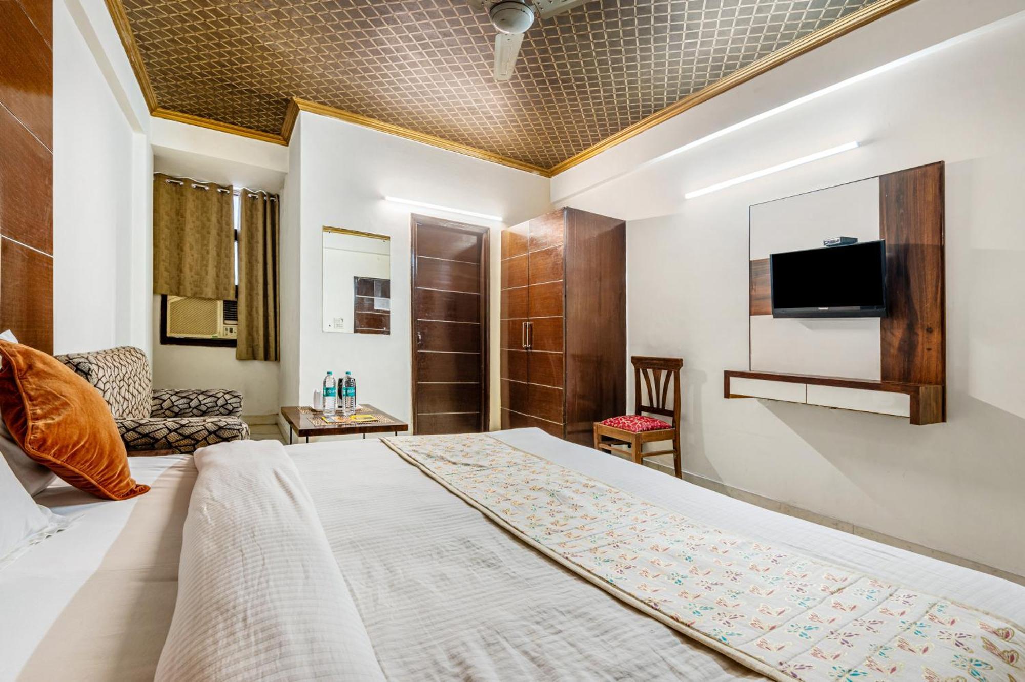 Hotel Nice Palace Delhi  Bagian luar foto