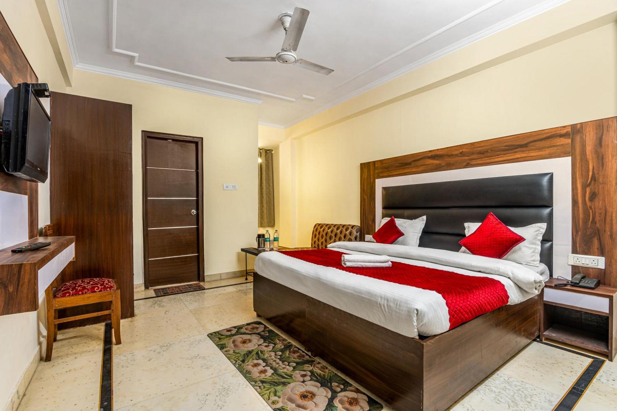 Hotel Nice Palace Delhi  Bagian luar foto