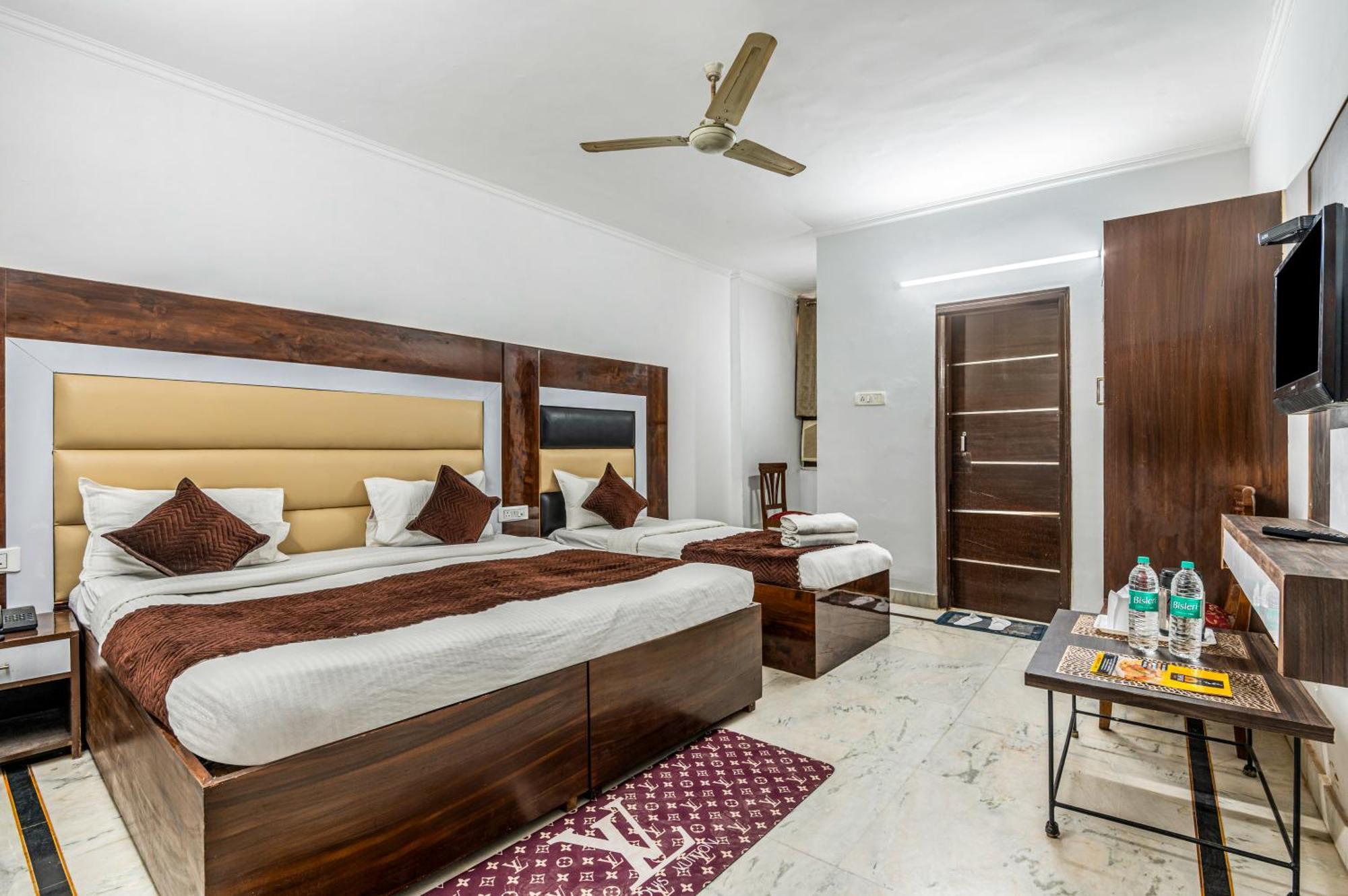 Hotel Nice Palace Delhi  Bagian luar foto