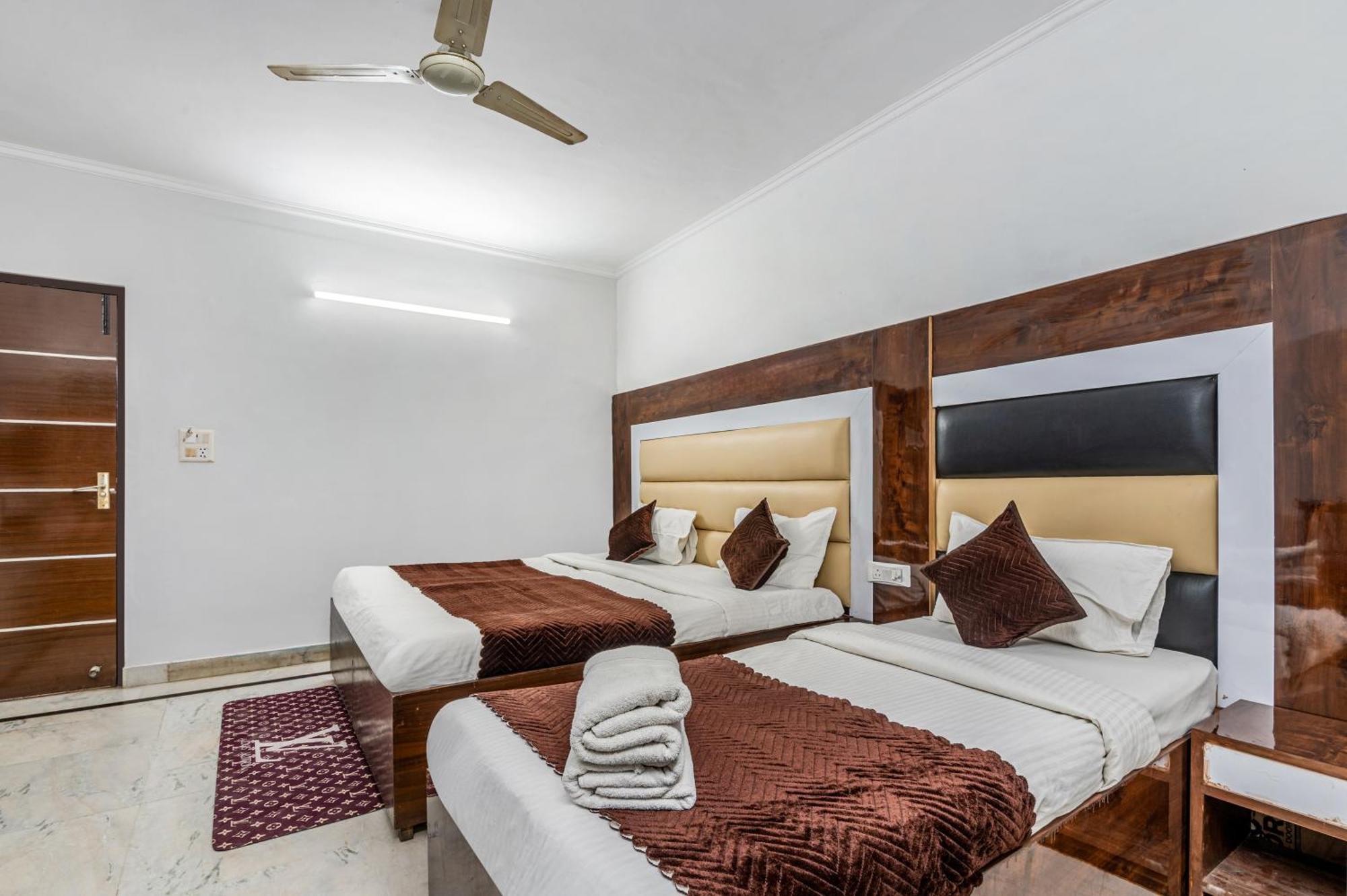Hotel Nice Palace Delhi  Bagian luar foto