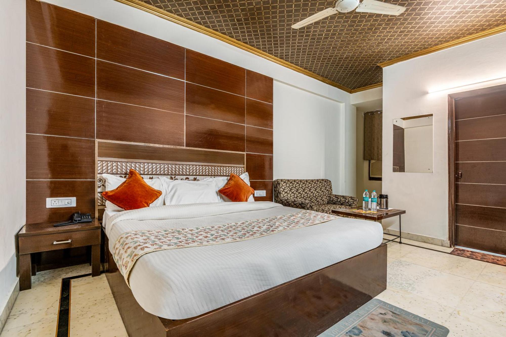 Hotel Nice Palace Delhi  Bagian luar foto