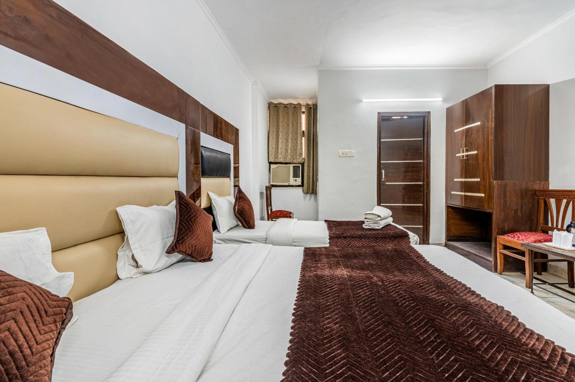 Hotel Nice Palace Delhi  Bagian luar foto