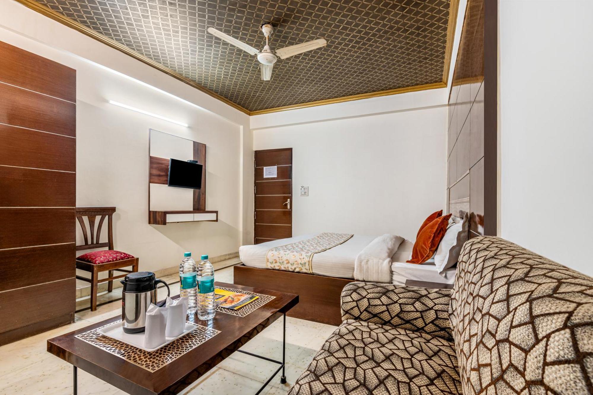 Hotel Nice Palace Delhi  Bagian luar foto